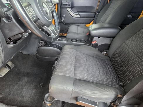 Used 2012 Jeep Wrangler Unlimited Sport w/ Connectivity Group AWD/4WD image 6