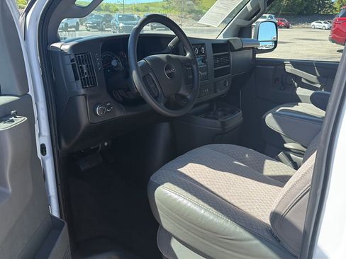 Used 2025 GMC Savana 3500 LT w/ LT Preferred Equipment Group RWD image 8