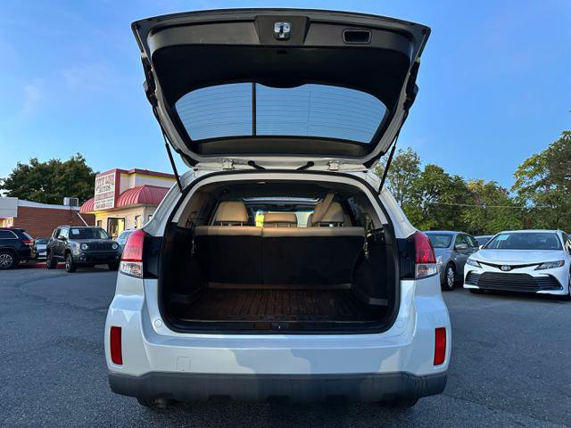 Used 2010 Subaru Outback 2.5i Limited AWD/4WD image 15