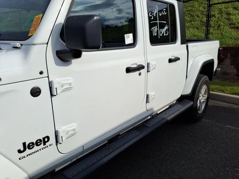 Used 2023 Jeep Gladiator Sport AWD/4WD image 5