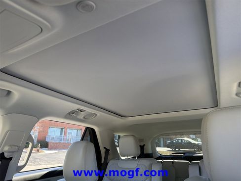 Certified 2025 Ford Explorer Platinum w/ Ultimate Package image 3