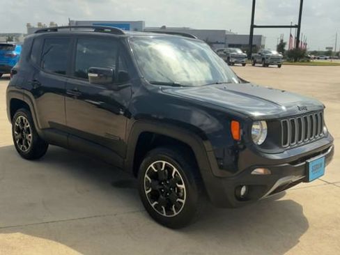 Used 2023 Jeep Renegade Latitude AWD/4WD image 2