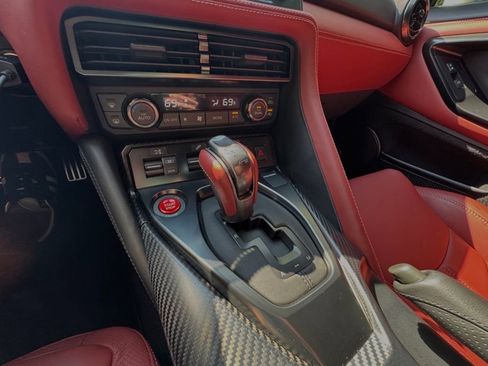 Used 2017 Nissan GT-R Premium w/ Premium Interior Package image 27