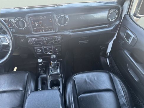 Used 2019 Jeep Wrangler Unlimited Sahara image 20