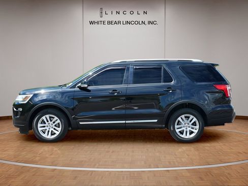 Used 2018 Ford Explorer XLT w/ Equipment Group 202A AWD/4WD image 7