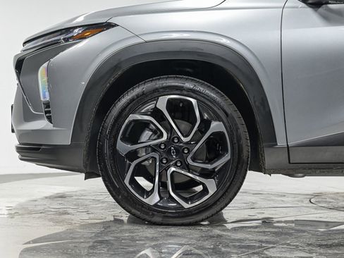Used 2024 Chevrolet Trax RS w/ Sunroof Package FWD image 3