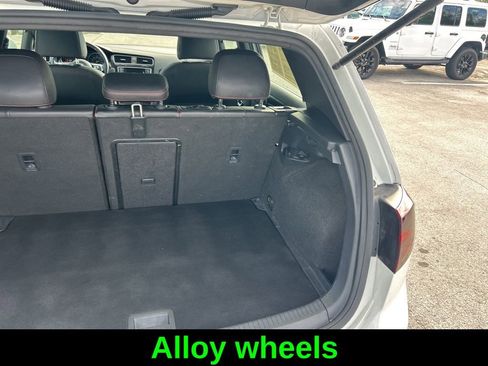 Used 2015 Volkswagen Golf 4-Door image 31