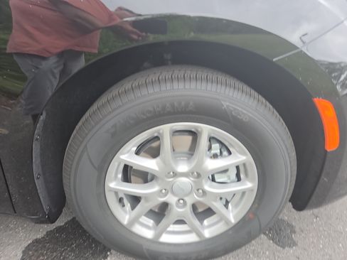 New 2027 Chrysler Pacifica Select FWD image 27
