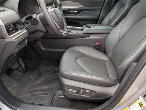Used 2026 Toyota Grand Highlander FWD image 16