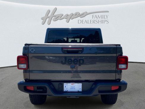 Used 2025 Jeep Gladiator Sport AWD/4WD image 4