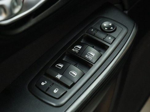 Used 2016 Jeep Cherokee Latitude AWD/4WD image 20