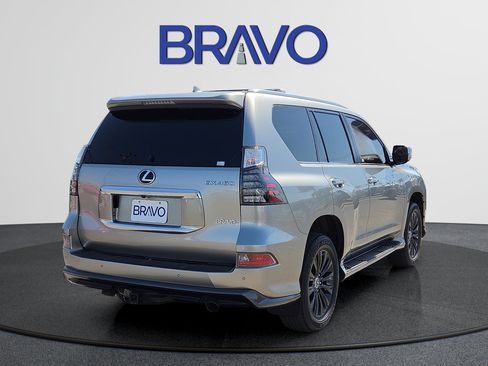 Used 2023 Lexus GX 460 Premium w/ Accessory Package AWD/4WD image 4