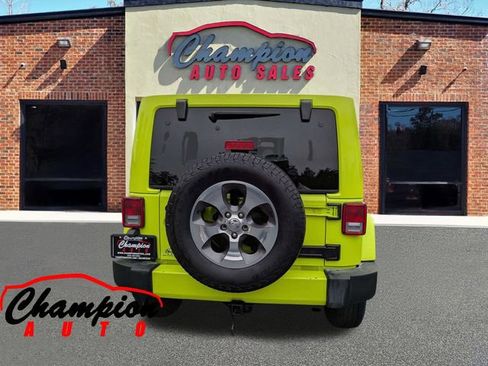 Used 2017 Jeep Wrangler Unlimited Sahara w/ Connectivity Group AWD/4WD image 5