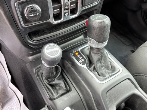 Used 2023 Jeep Gladiator Sport AWD/4WD image 28