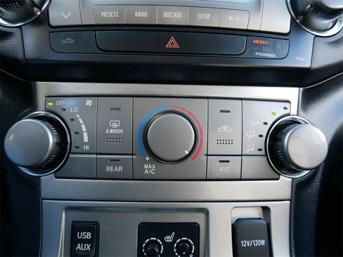 Used 2012 Toyota Highlander SE w/ Tow Pkg image 20