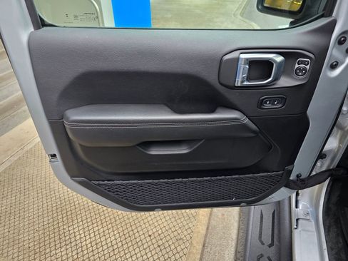 Used 2023 Jeep Wrangler Unlimited Sahara image 10