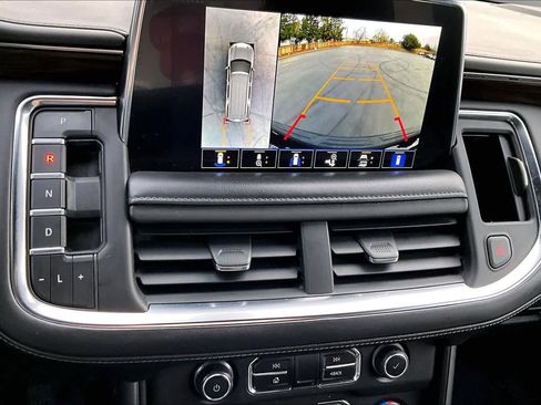 Used 2022 Chevrolet Suburban LT w/ Luxury Package image 40