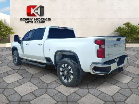 Used 2021 Chevrolet Silverado 2500 LT w/ Z71 Off-Road Package image 2