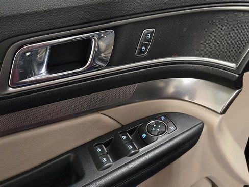 Used 2018 Ford Explorer XLT w/ Equipment Group 202A image 11