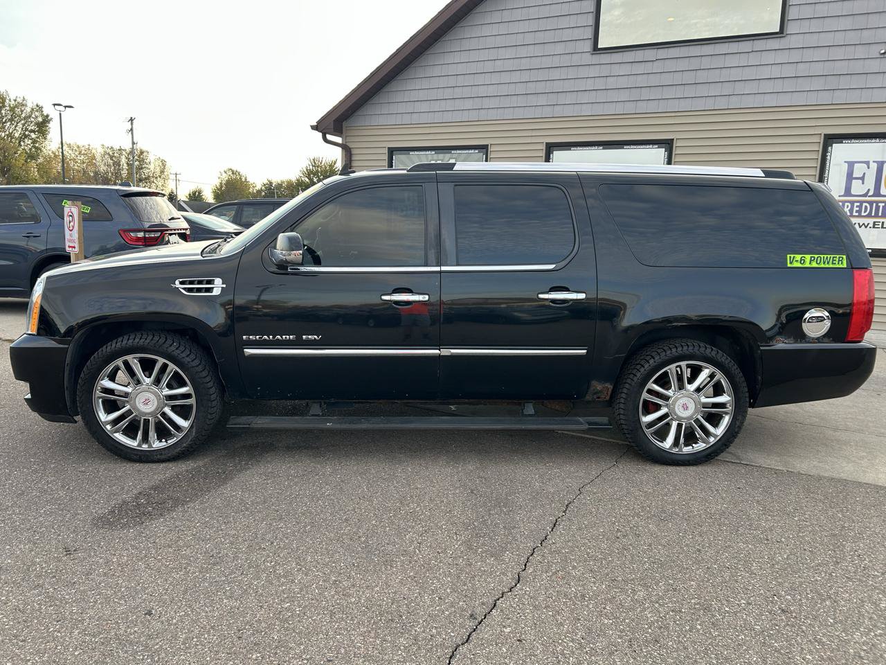 Used 2011 Cadillac Escalade ESV Platinum AWD/4WD image 8