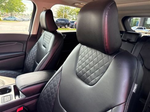 Used 2024 Ford Edge Titanium AWD/4WD image 13