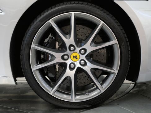 Used 2011 Ferrari California RWD image 40