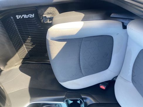 Used 2021 Toyota RAV4 XLE image 20