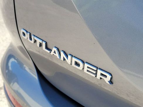 Used 2024 Mitsubishi Outlander SE image 10