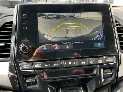 Certified 2024 Honda Odyssey EX-L image 17