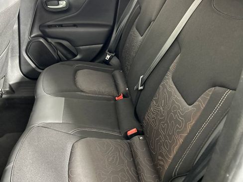 Used 2023 Jeep Renegade Latitude AWD/4WD image 17