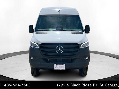 Used 2025 Mercedes-Benz Sprinter 3500 image 8
