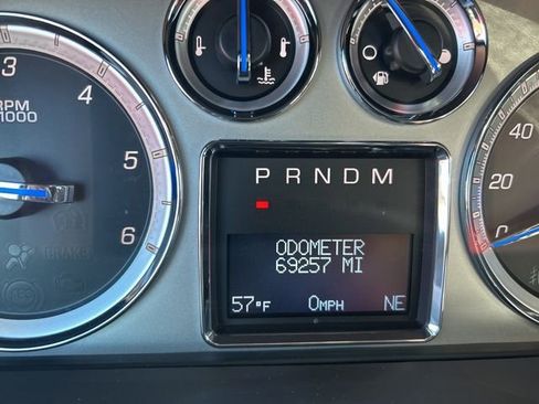 Used 2011 Cadillac Escalade Premium AWD/4WD image 12