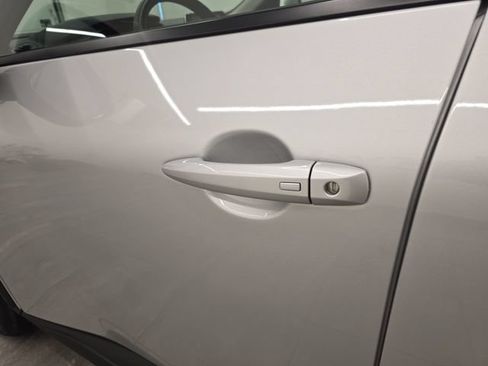 Used 2025 Nissan Rogue SV AWD/4WD image 19