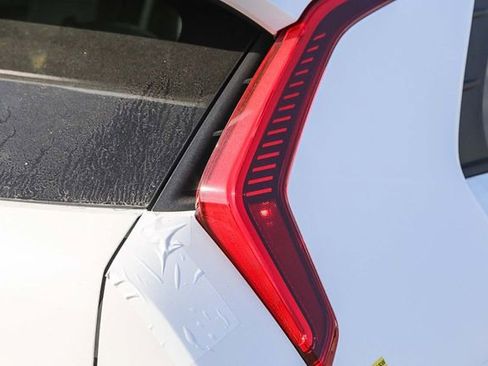 New 2026 Kia Niro LX FWD image 9