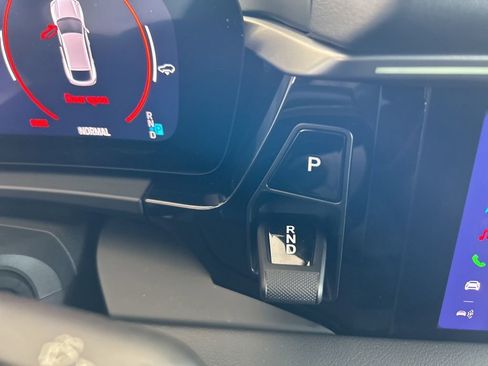 Used 2025 Porsche Macan Electric image 8