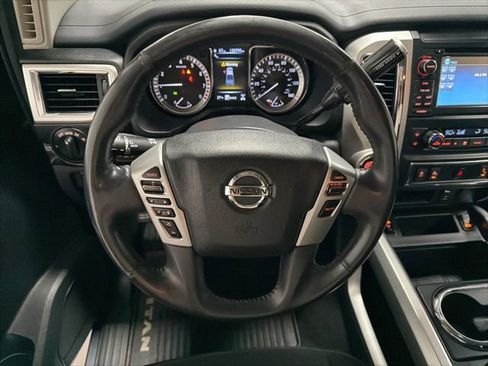 Used 2018 Nissan Titan SV w/ SV Convenience Package AWD/4WD image 13