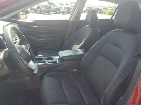 Used 2025 Nissan Altima 2.5 SV FWD image 13