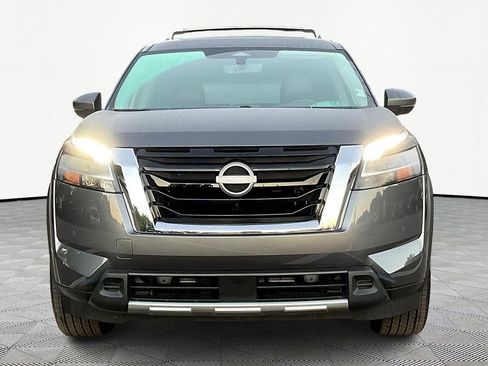 Used 2024 Nissan Pathfinder Platinum image 3