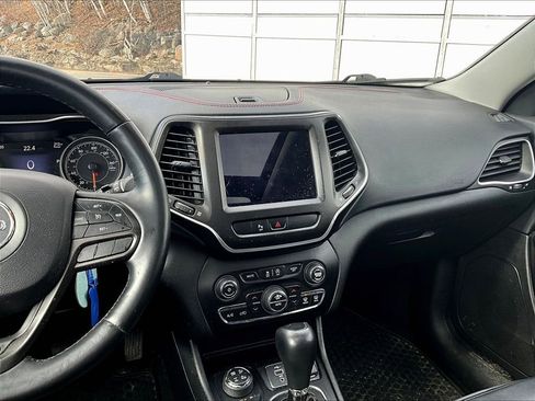 Used 2019 Jeep Cherokee Trailhawk w/ Comfort/Convenience Group image 18