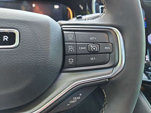 Used 2023 Jeep Wagoneer Series II AWD/4WD image 23