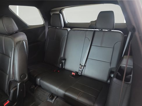 Used 2023 Chevrolet Traverse RS w/ LPO, Floor Liner Package AWD/4WD image 28