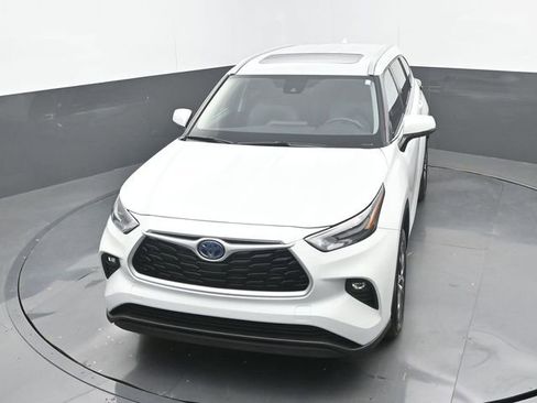 Used 2022 Toyota Highlander XLE image 30