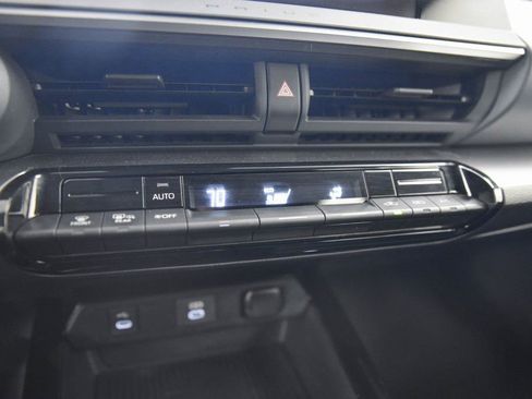 Used 2023 Toyota Prius Limited image 21