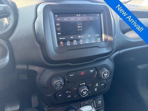Used 2019 Jeep Renegade Altitude w/ Quick Order Package 2XM AWD/4WD image 16