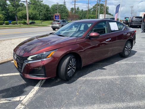 Used 2024 Nissan Altima 2.5 SV w/ SV Premium Package AWD/4WD image 3
