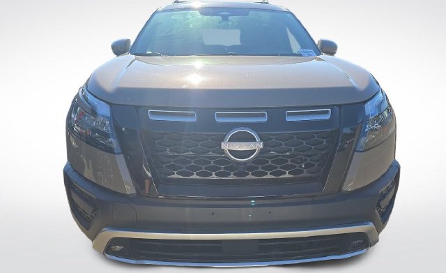 Used 2025 Nissan Pathfinder Rock Creek AWD/4WD image 2