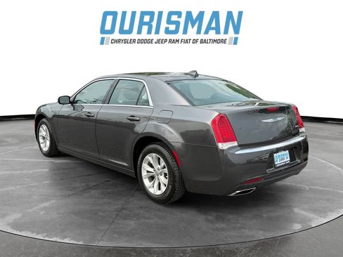 Used 2023 Chrysler 300 Touring RWD image 4