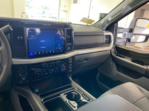 New 2026 Ford F250 XLT w/ XLT Premium Package AWD/4WD image 12