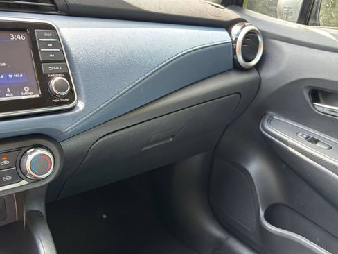 Used 2025 Nissan Versa SV FWD image 33
