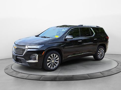 Used 2023 Chevrolet Traverse Premier AWD/4WD image 3